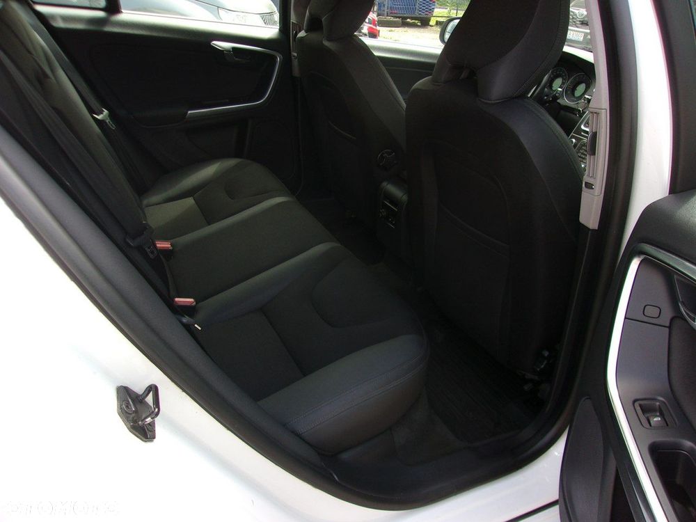 Volvo V60 D3 Momentum - 20