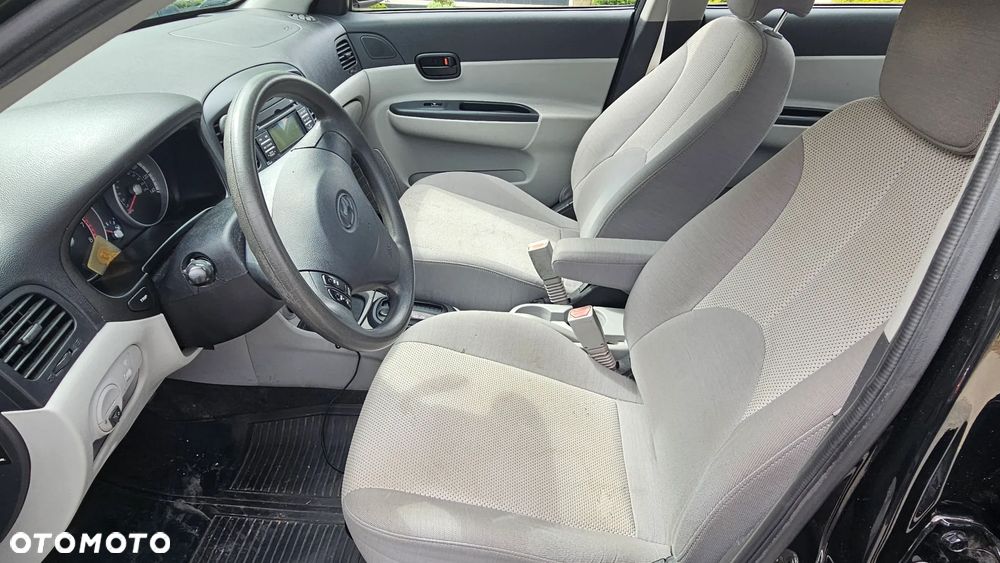Hyundai Accent - 10