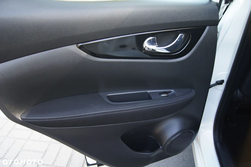 Nissan Qashqai 1.2 DIG-T N-Connecta - 24