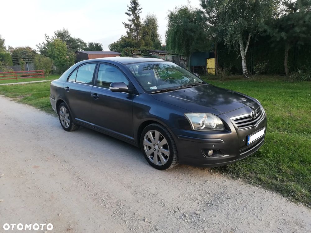 Toyota Avensis - 8