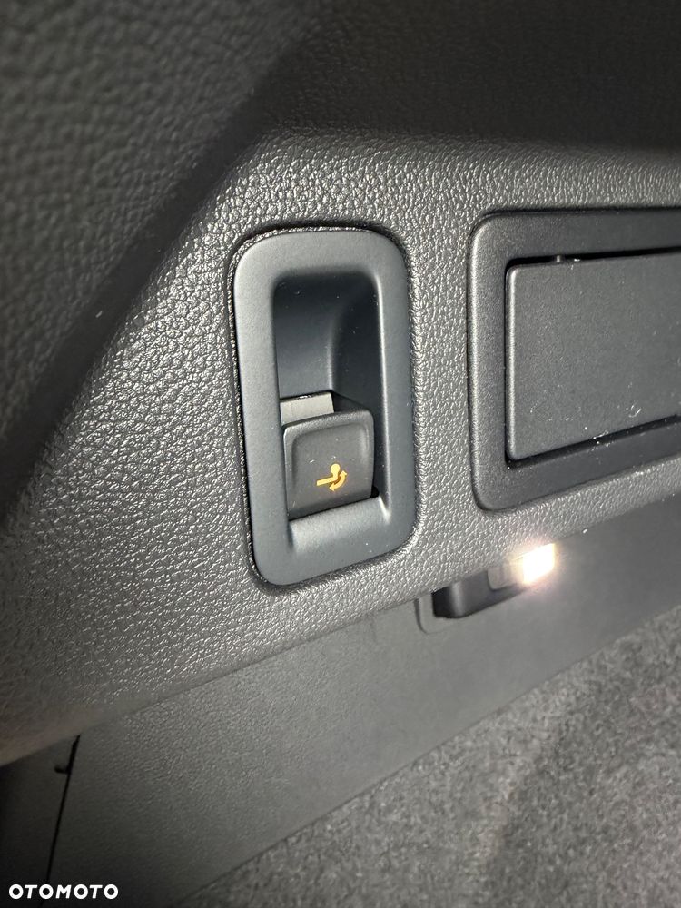 Volkswagen Tiguan 2.0 TDI SCR 4MotION DSG R-Line - 34