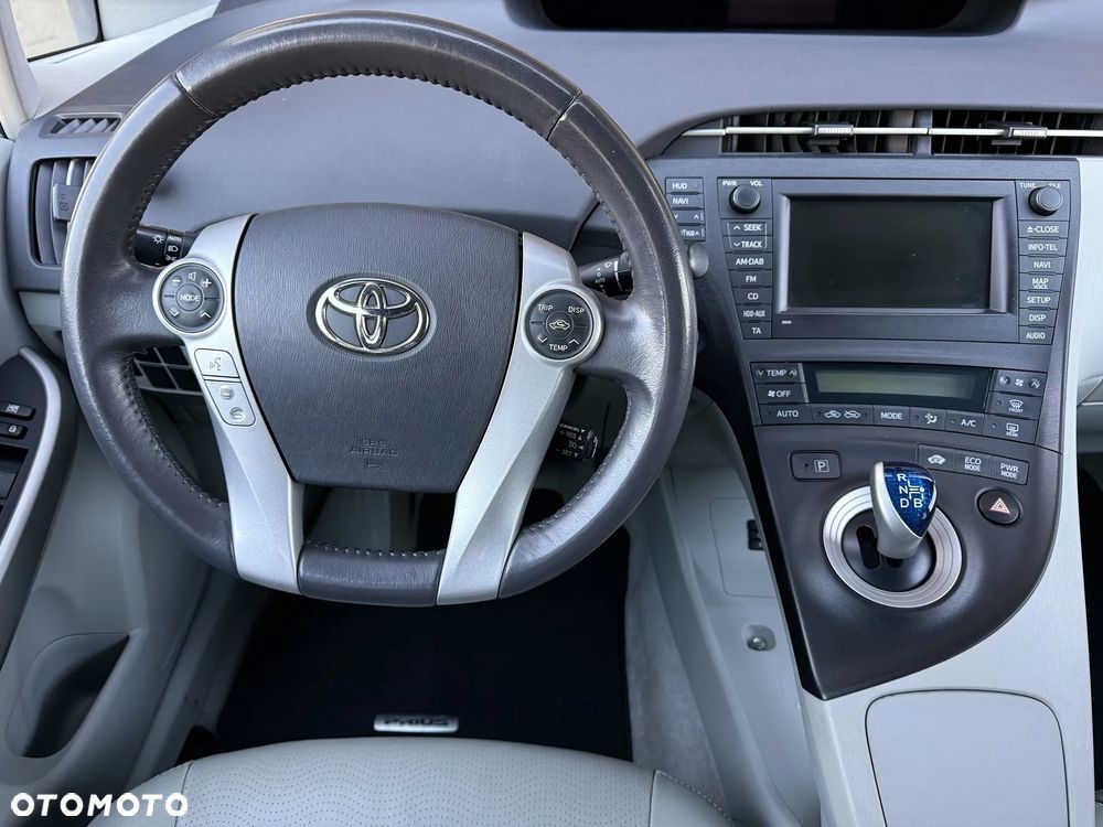Toyota Prius (Hybrid) Comfort - 16
