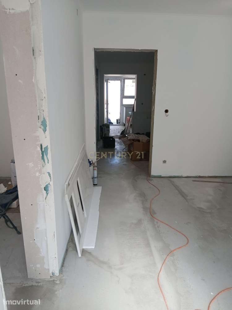 Moradia T2 Renovada em Valada – Conforto e Investimento junto ao Rio T - Grande imagem: 5/13