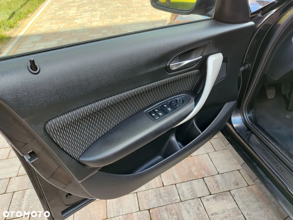 BMW Seria 1 116d Sport Line - 33