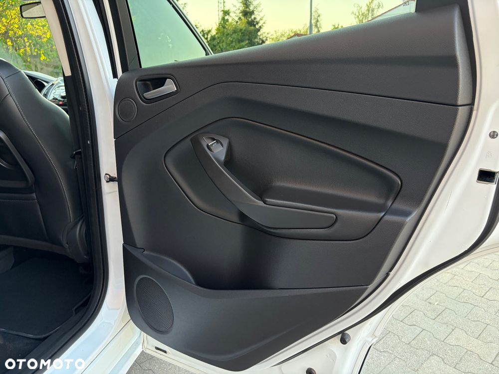 Ford Kuga 2.0 TDCi 4x4 ST-Line - 28