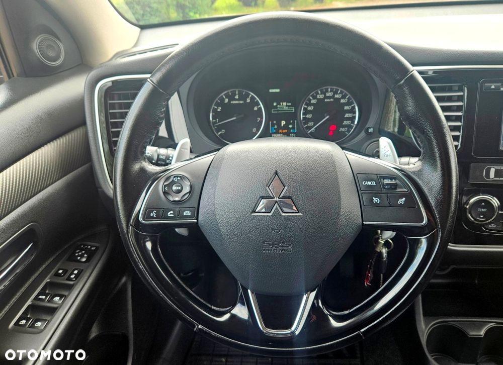 Mitsubishi Outlander 2.0 4WD Invite - 16