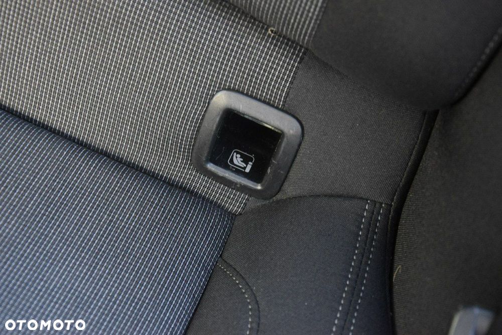 Volkswagen Passat - 31