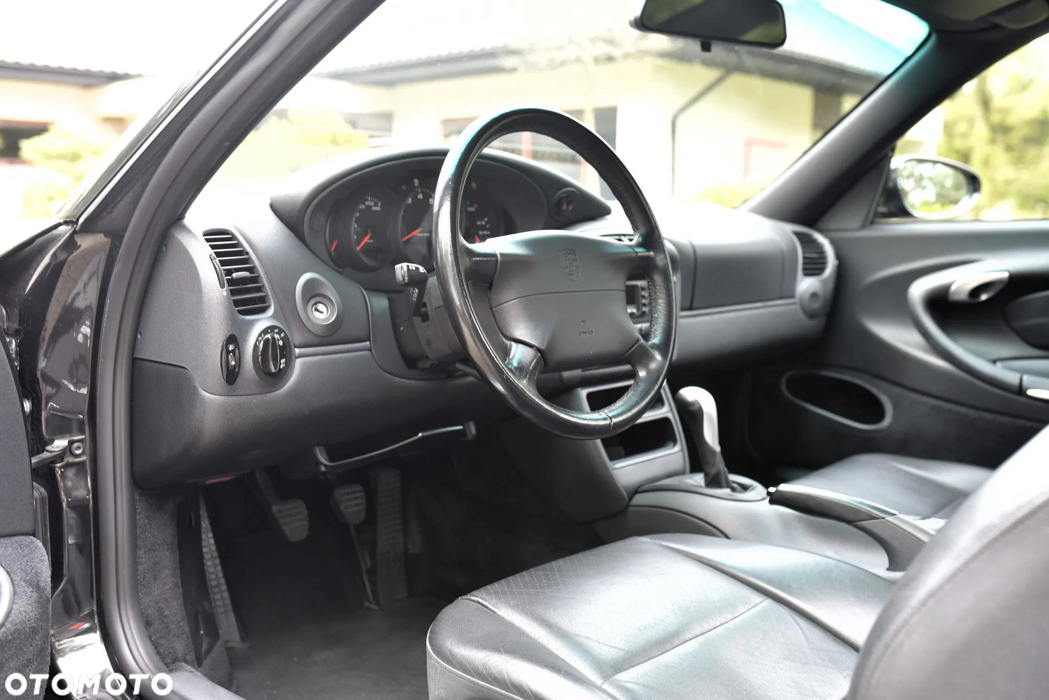 Porsche 911 Carrera 4 - 24