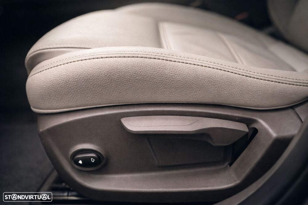 Jaguar XE 2.0 D Prestige AWD Aut. - 33