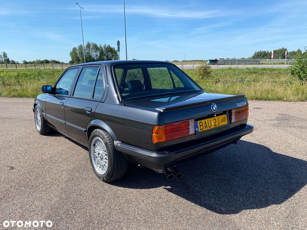 BMW Seria 3 325i - 3