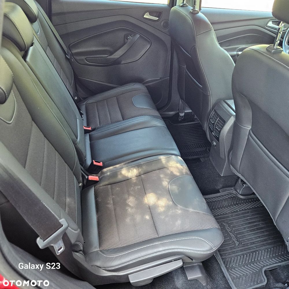 Ford Kuga 1.5 EcoBoost 2x4 Titanium - 24