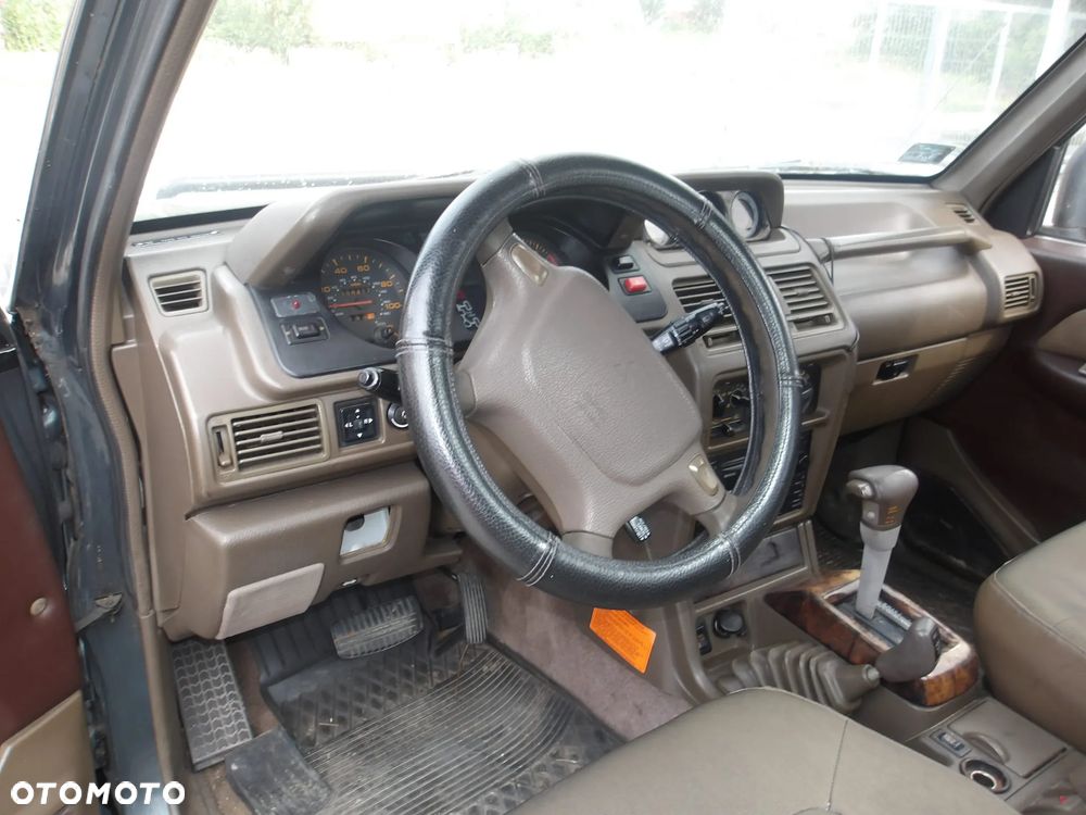 Mitsubishi Pajero - 16