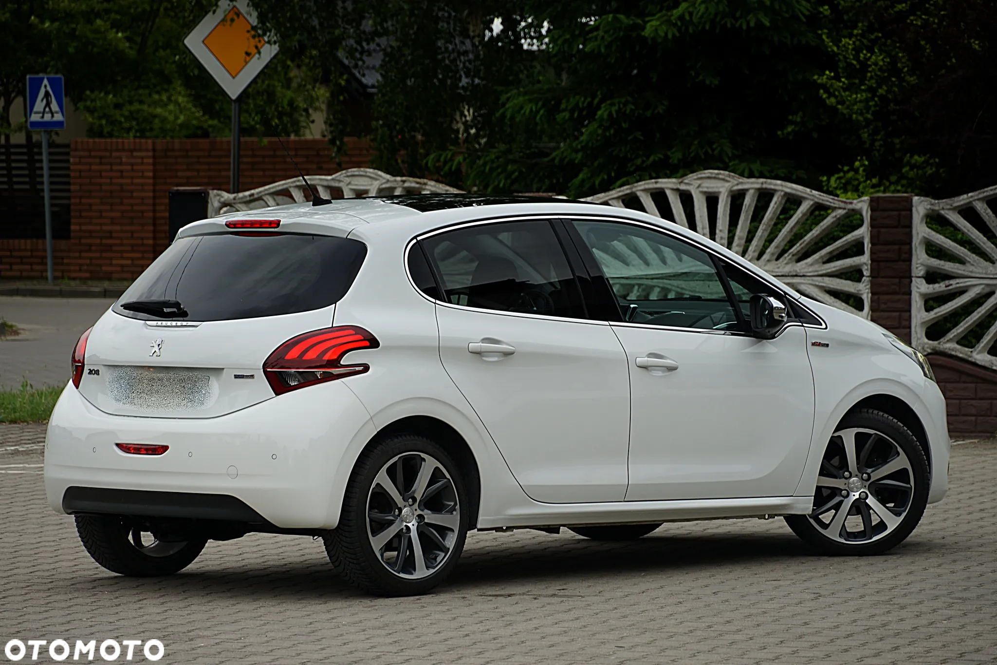Peugeot 208 - 22