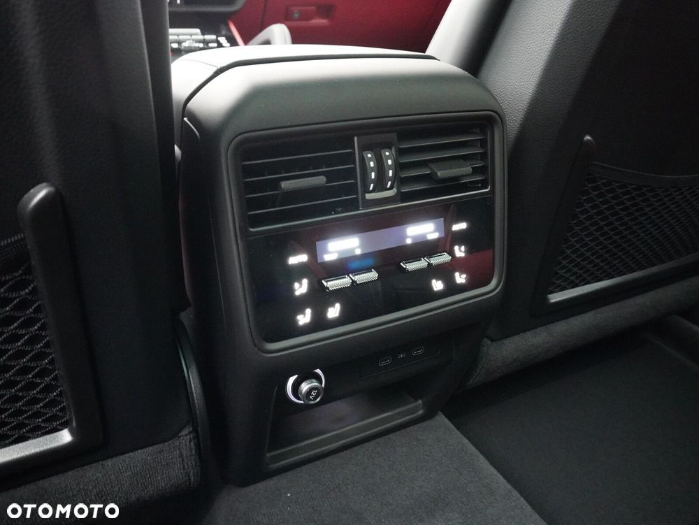 Porsche Cayenne E-Hybrid PHEV Black Edition - 35