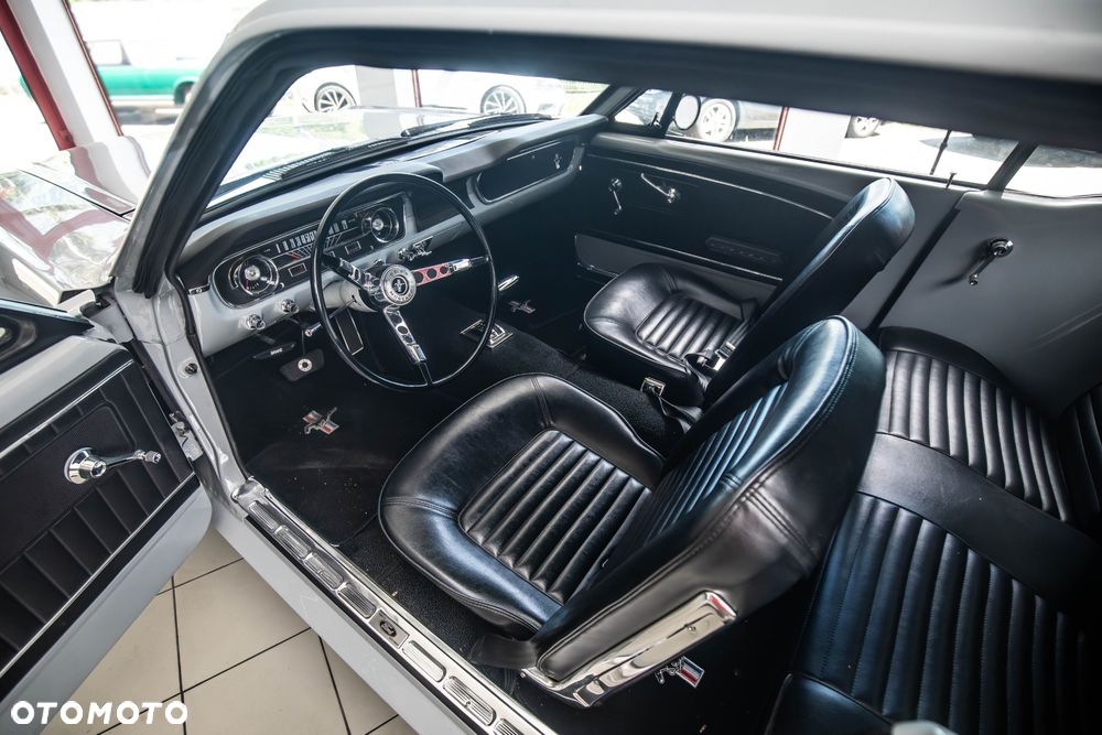 Ford Mustang - 13