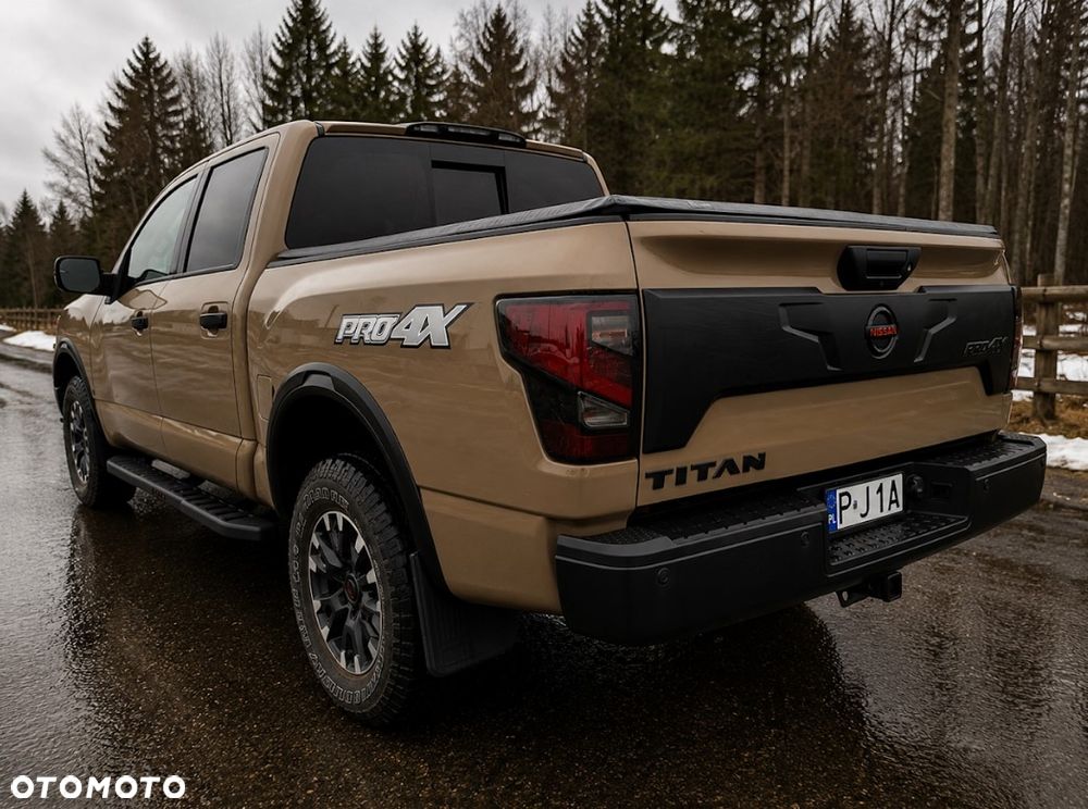 Nissan Titan - 4