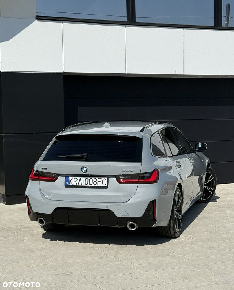 BMW Seria 3 330i xDrive M Sport - 26