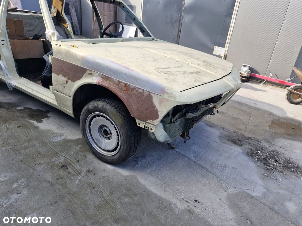 Karoseria z dokumentami BMW 728i - 4