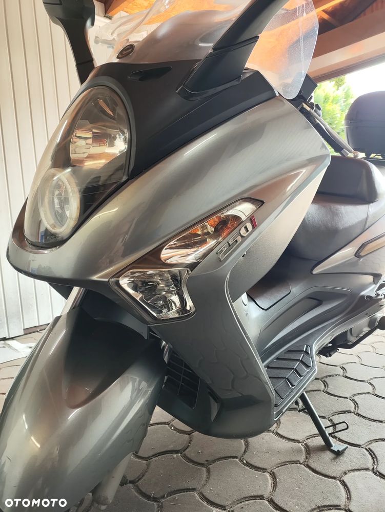 SYM GTS - 1