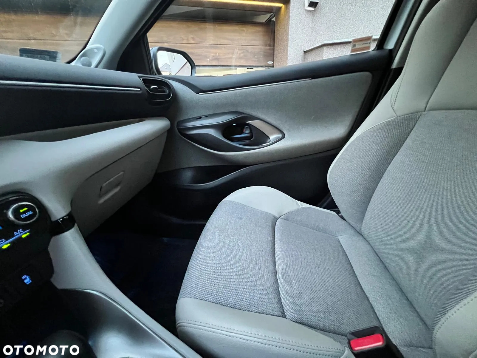 Toyota Yaris Hybrid 1.5 Executive - 16
