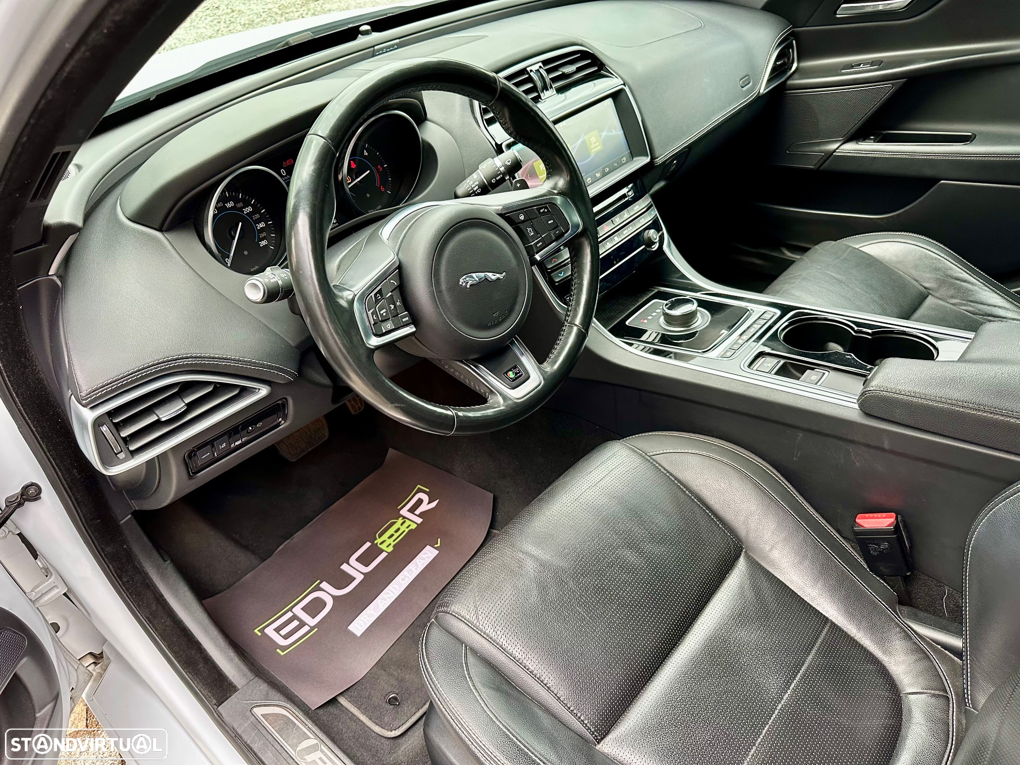 Jaguar XE 2.0 D R-Sport AWD Aut. - 7