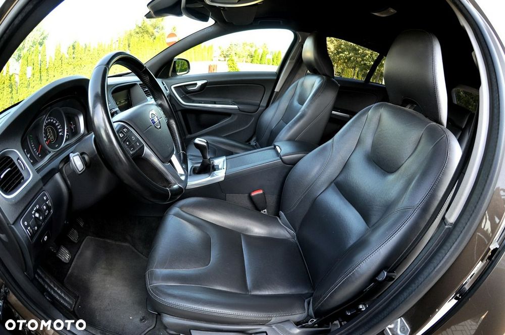 Volvo V60 Cross Country D3 Drive-E Momentum - 8