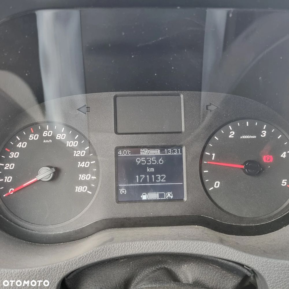 Mercedes-Benz Sprinter - 13