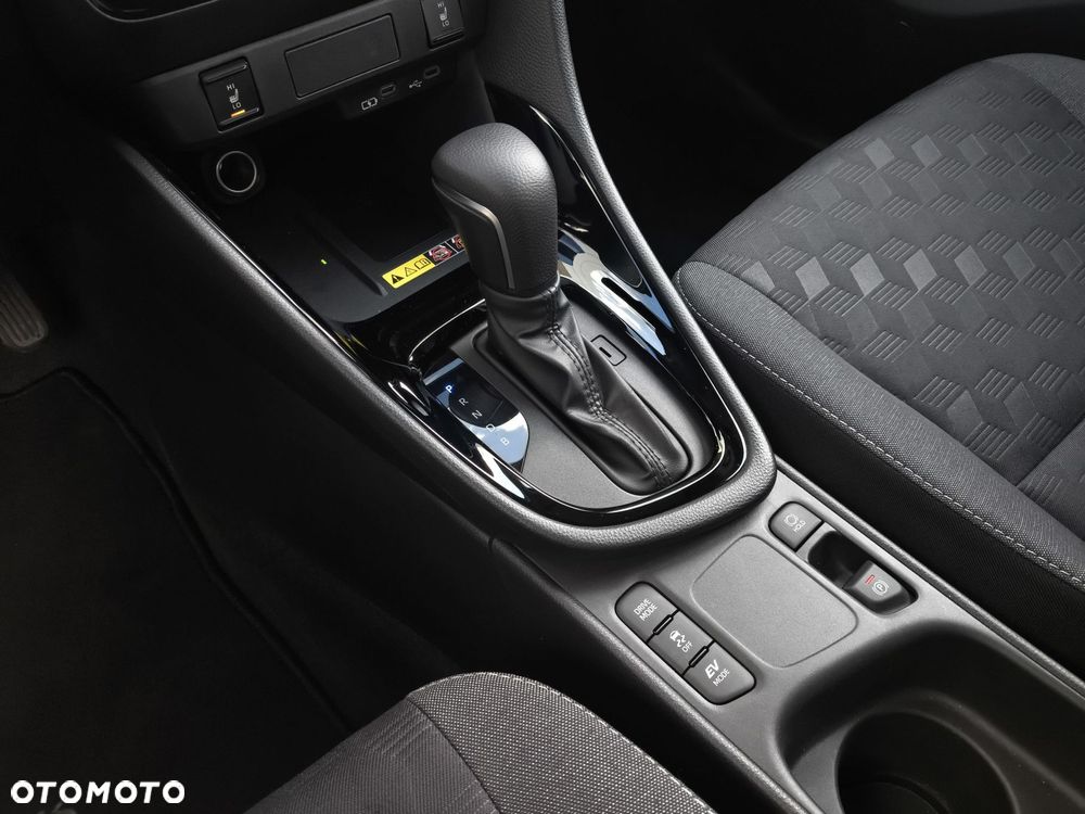 Toyota Yaris Hybrid 1.5 Style - 26