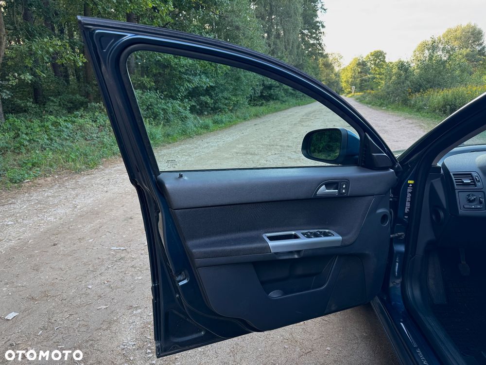 Volvo S40 1.6 - 17