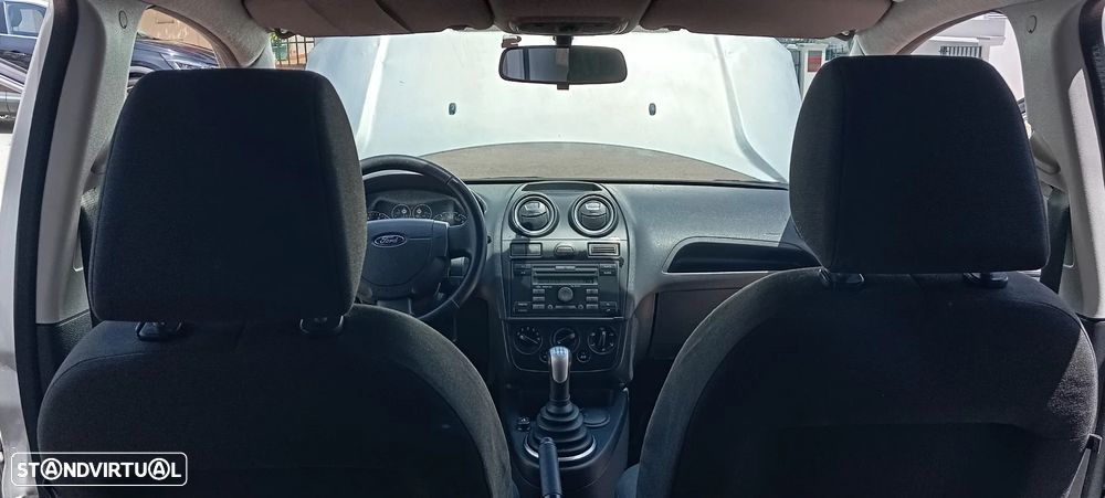 Ford Fiesta 1.25 Ghia - 17
