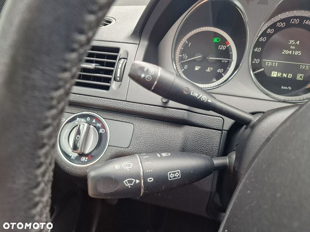 Mercedes-Benz Klasa C 180 BlueEFFICIENCY 7G-TRONIC Avantgarde - 36