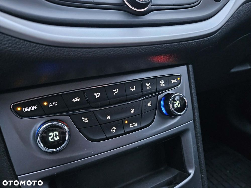 Opel Astra 1.4 T Dynamic S&S - 15