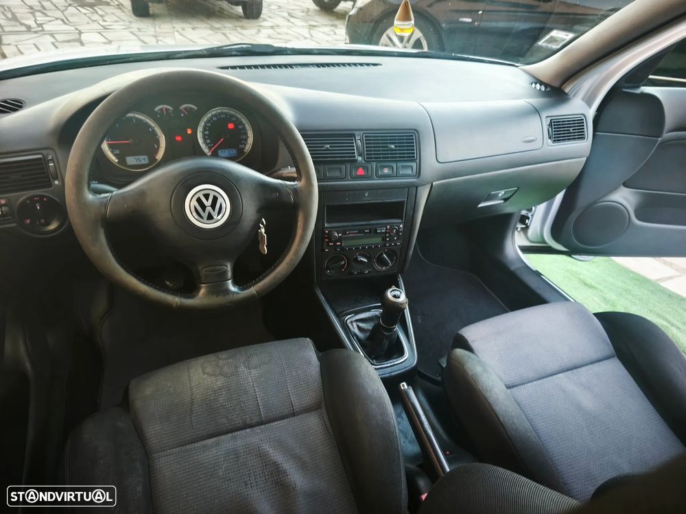 VW Golf 1.9 TDi 25 Anos - 15