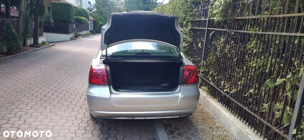 Toyota Avensis 2.0 VVT-i Sol - 4