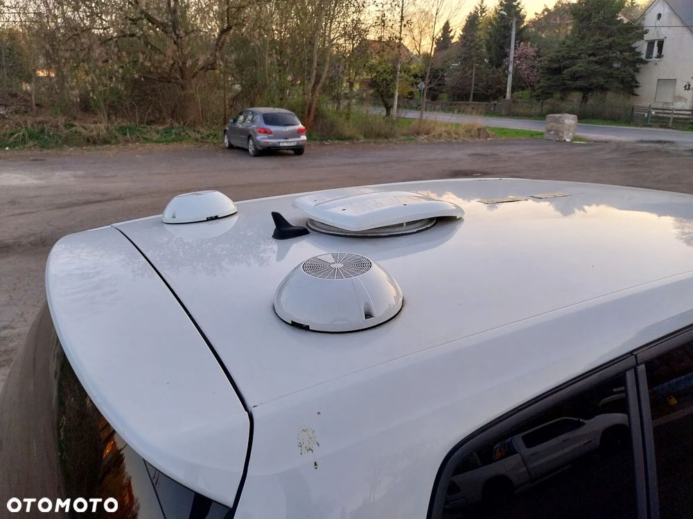 Volkswagen Touran - 10