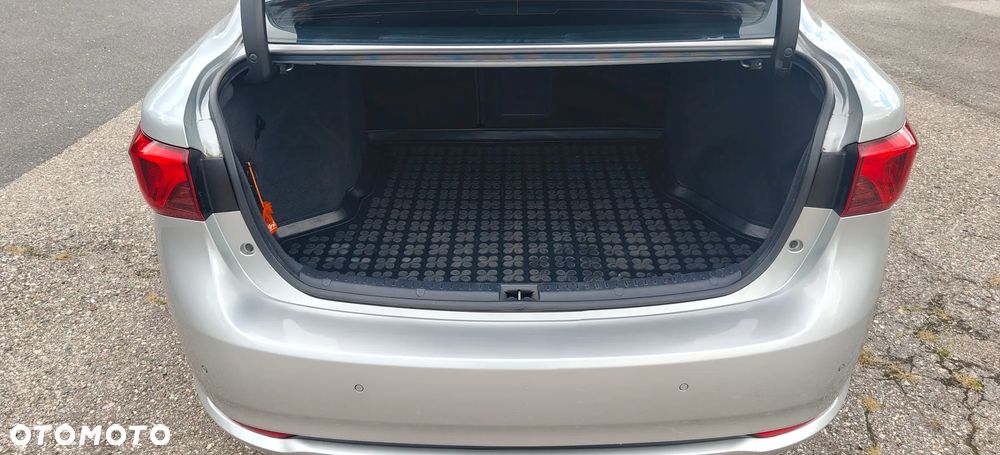 Toyota Avensis 1.8 Premium - 10