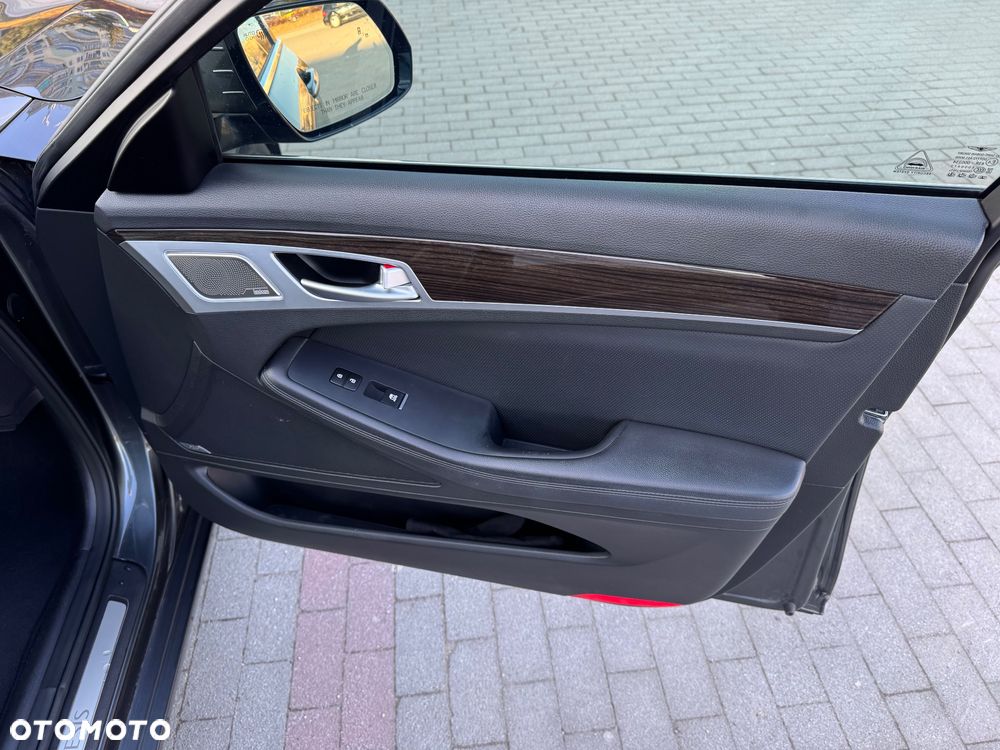Hyundai Genesis - 18