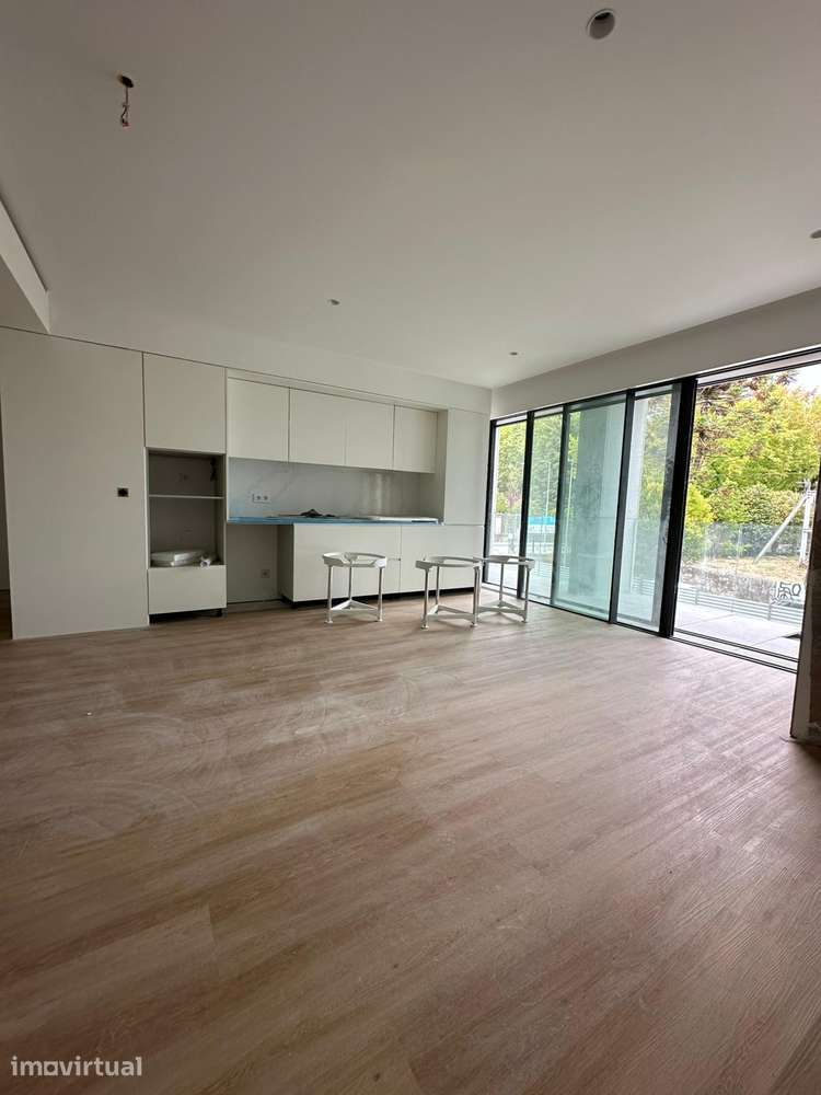 T2 NOVO com Varanda e Lugar de Garagem - Grande imagem: 3/26