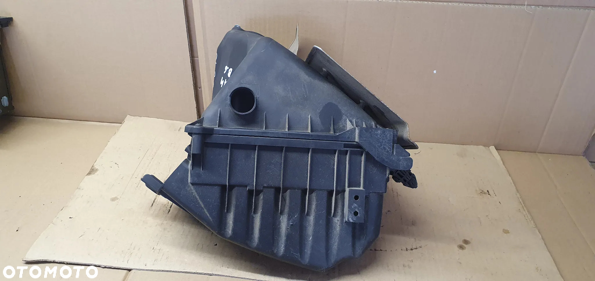 Obudowa filtra powietrza Audi A4 B6 2.0 06B133837R - 4
