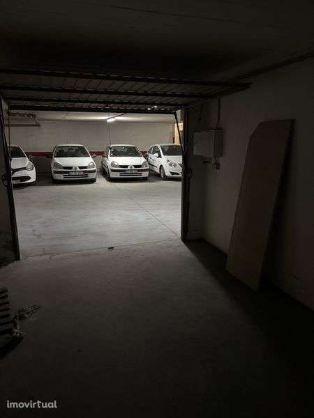 Garagem Fechada (debaixo da Clini Fatima ) - Grande imagem: 4/7