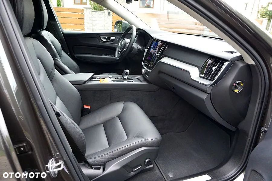 Volvo XC 60 B4 D Geartronic Momentum Pro - 28