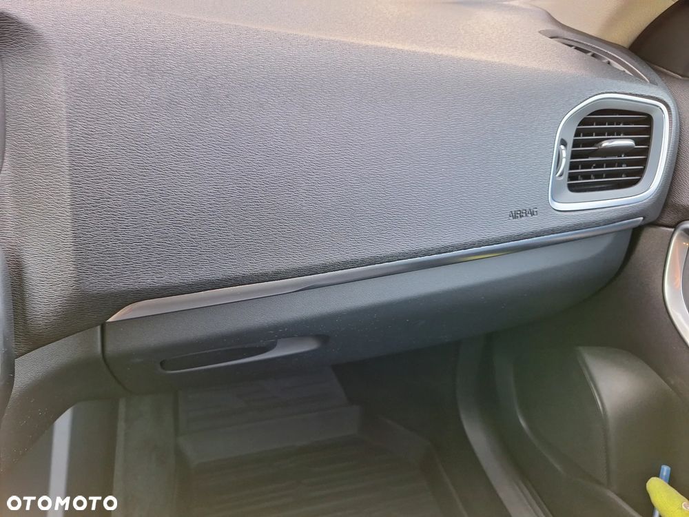 Volvo V40 D3 Momentum - 11
