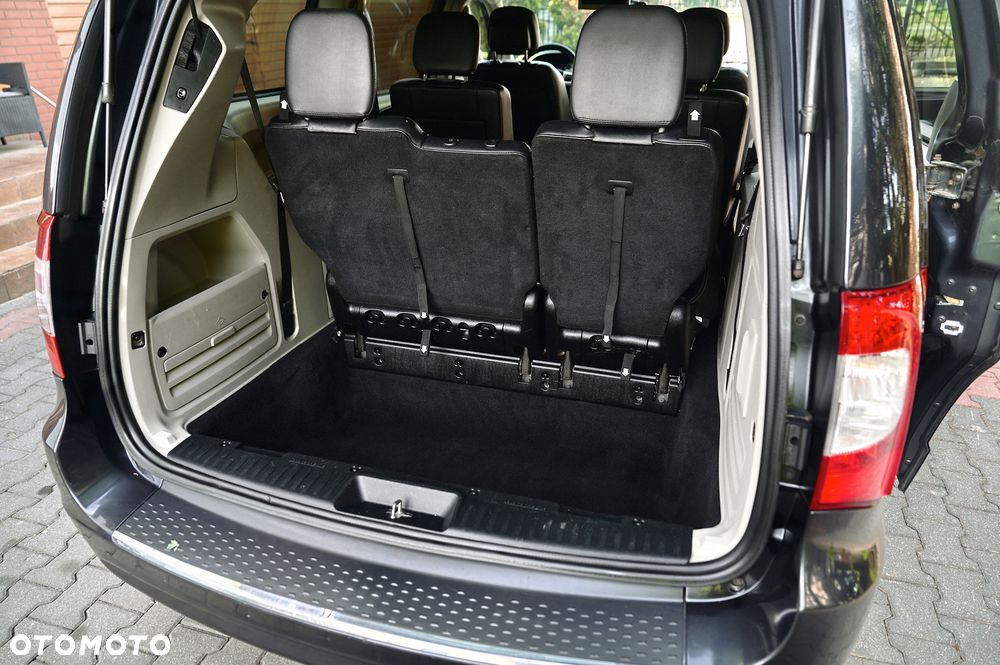 Chrysler Town & Country 3.6 Limited - 27