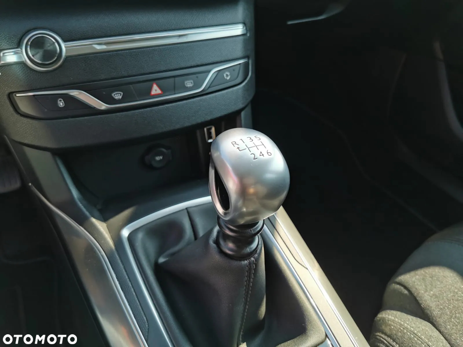 Peugeot 308 - 8
