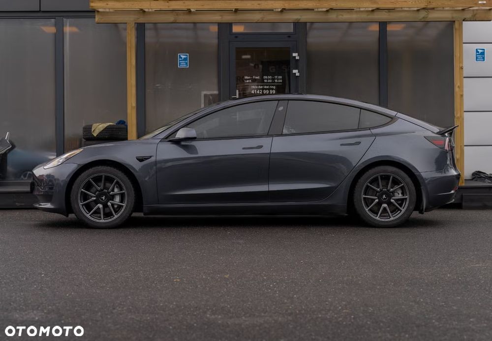 Tesla Model 3 - 8