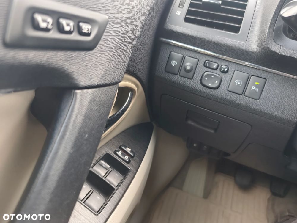 Toyota Avensis 2.2 D-4D Sol - 21
