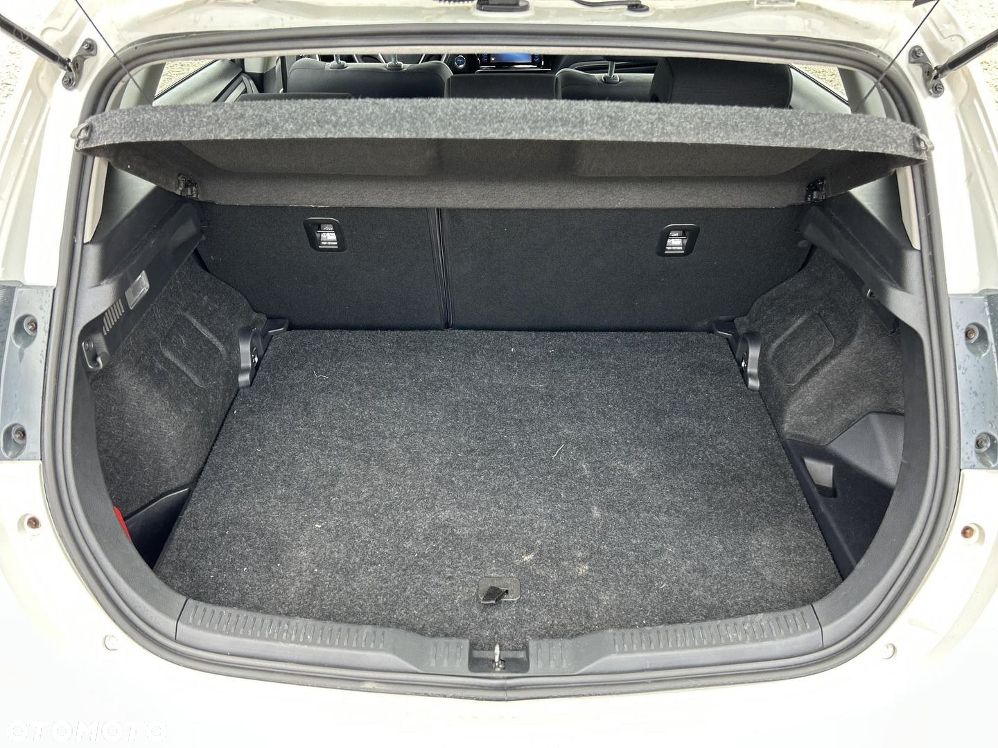 Toyota Auris Hybrid 135 Premium - 21