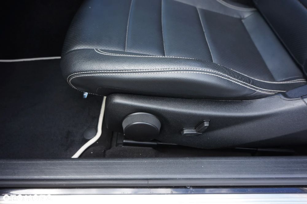 Mercedes-Benz Klasa C 220 CDI DPF BlueEFFICIENCY 7G-TRONIC Edition 1 - 17
