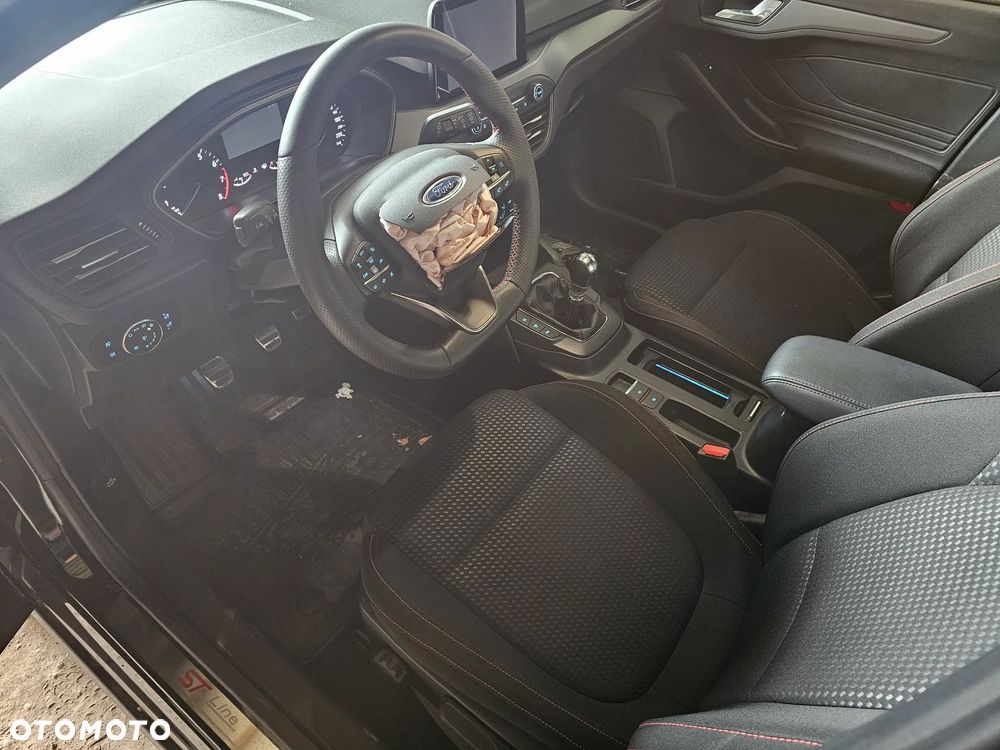 Ford Focus 2023 photo 2