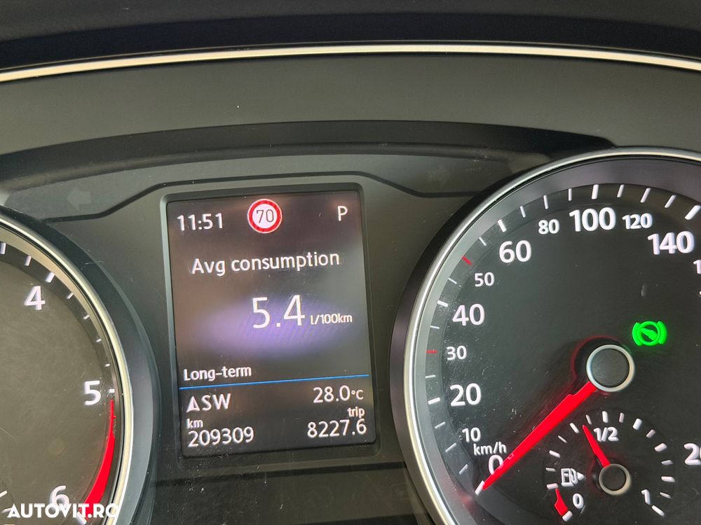 Volkswagen Passat 2.0 TDI DSG Comfortline - 33